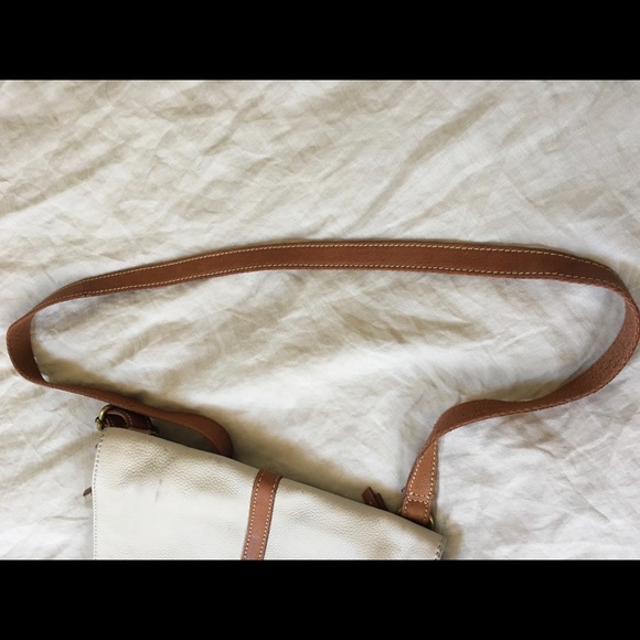Fossil Leather Crossbody Bag (White & Tan) - Picture 7 of 12